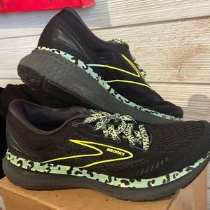 Brooks glycerin 19.  Size 9. Great condition.